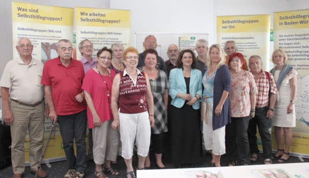 Foto: SprecherInnen der Selbsthilfegruppen in Ostwürttemberg stellen  ihre Arbeit vor und geben Frau Dr. Reimann ihre Wünsche mit nach Berli