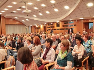 Aufmerksamkeit aller TeilnehmerInnen bei den Vorträgen