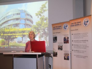 unsere Vorsitzende, Roswitha Stille, begrüßt die Teilnehmerinnen und Teilnehmer unserer Jahresversammlung